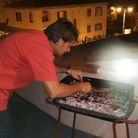 Al Centro Del Paese Nyaraló *